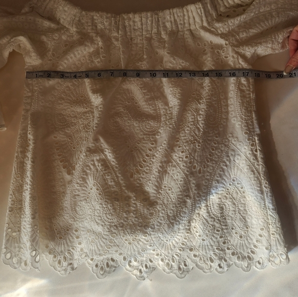 Trina Turk Off Shoulder White Eyelet Top Bell Sleeves Slightly Cropped Size Medi - Picture 6 of 7